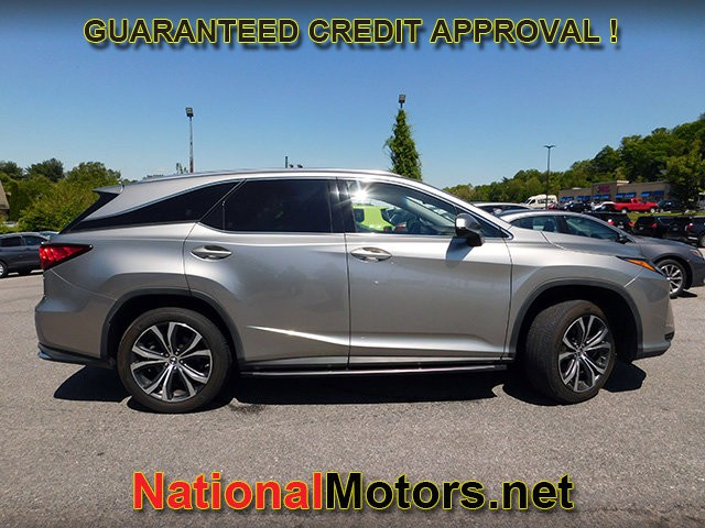 Lexus RX Vehicle Full-screen Gallery Image 04