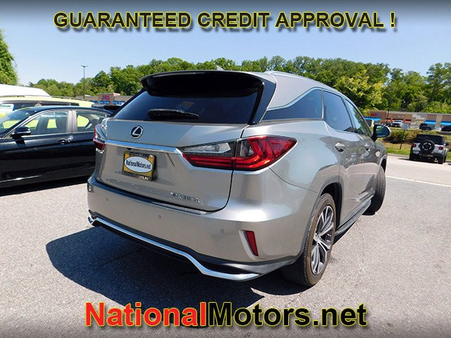 Lexus RX Vehicle Full-screen Gallery Image 05