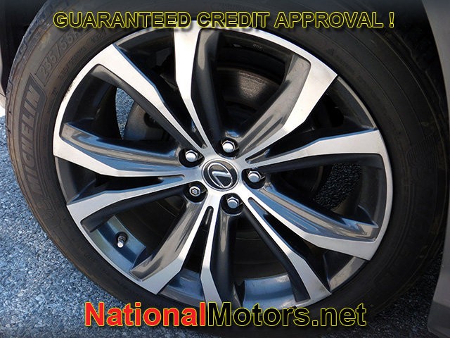 Lexus RX Vehicle Full-screen Gallery Image 07