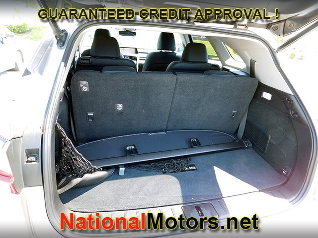 Lexus RX Vehicle Full-screen Gallery Image 09