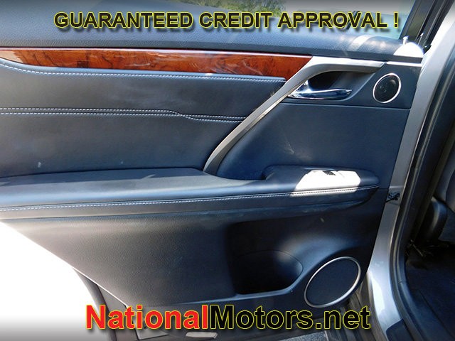 Lexus RX Vehicle Full-screen Gallery Image 12