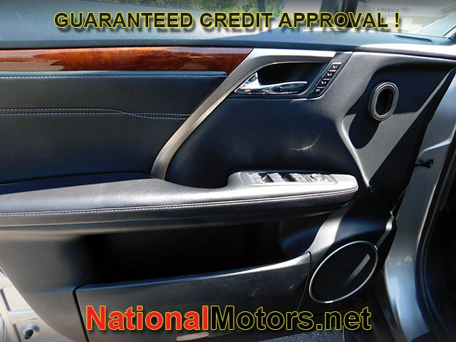 Lexus RX Vehicle Full-screen Gallery Image 16