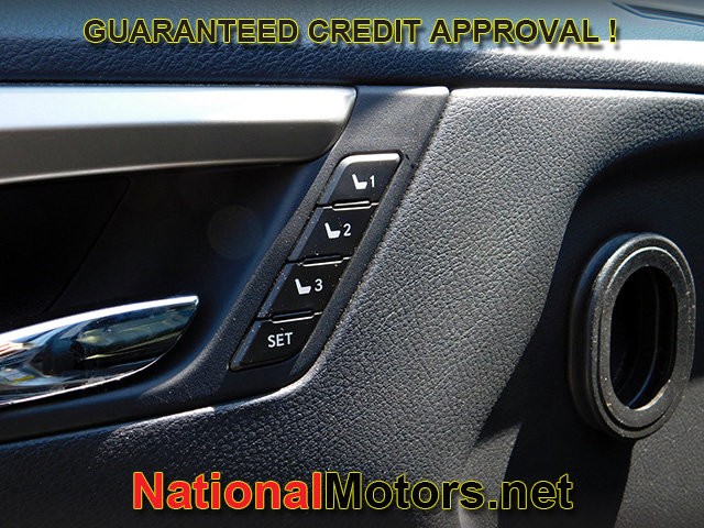 Lexus RX Vehicle Full-screen Gallery Image 17