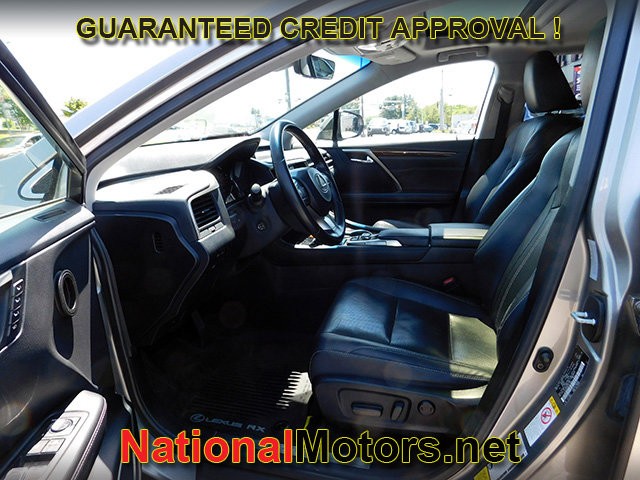 Lexus RX Vehicle Full-screen Gallery Image 18