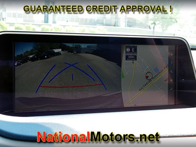 Lexus RX Vehicle Full-screen Gallery Image 22