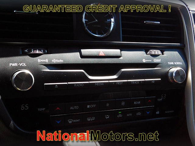 Lexus RX Vehicle Full-screen Gallery Image 23