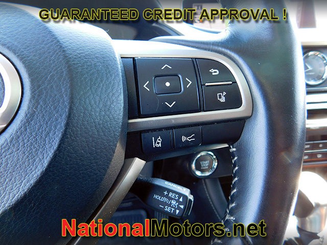 Lexus RX Vehicle Full-screen Gallery Image 25