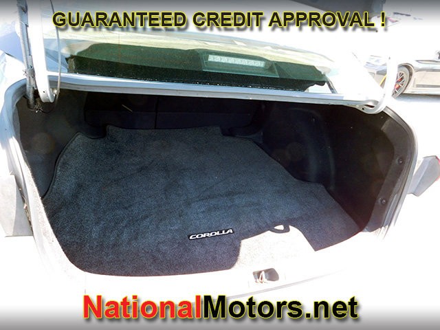 Toyota Corolla Vehicle Full-screen Gallery Image 06