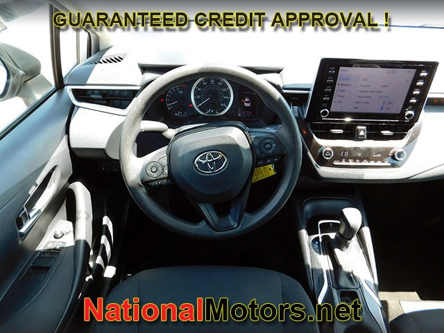 Toyota Corolla Vehicle Full-screen Gallery Image 09