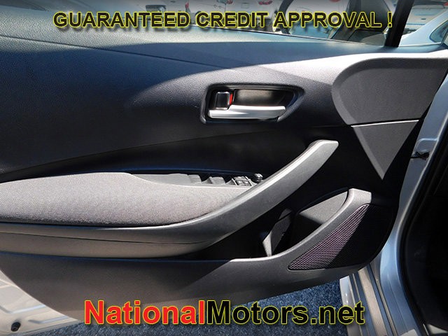 Toyota Corolla Vehicle Full-screen Gallery Image 10