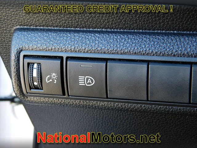Toyota Corolla Vehicle Full-screen Gallery Image 19