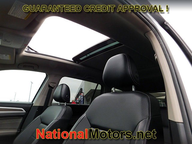 Volkswagen Atlas Vehicle Full-screen Gallery Image 15
