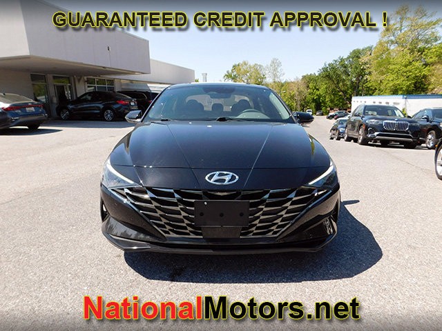 Hyundai Elantra Vehicle Full-screen Gallery Image 02