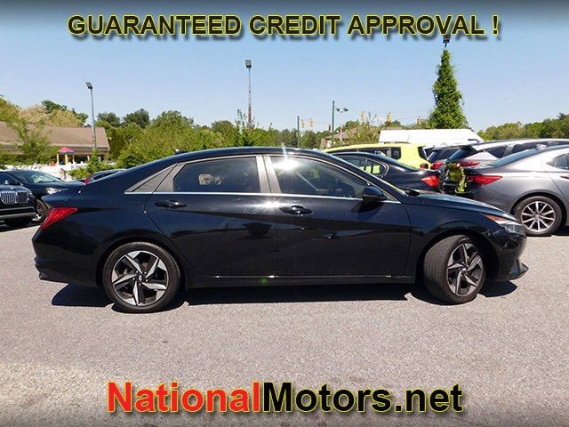Hyundai Elantra Vehicle Full-screen Gallery Image 03