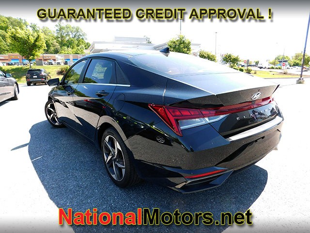 Hyundai Elantra Vehicle Full-screen Gallery Image 04