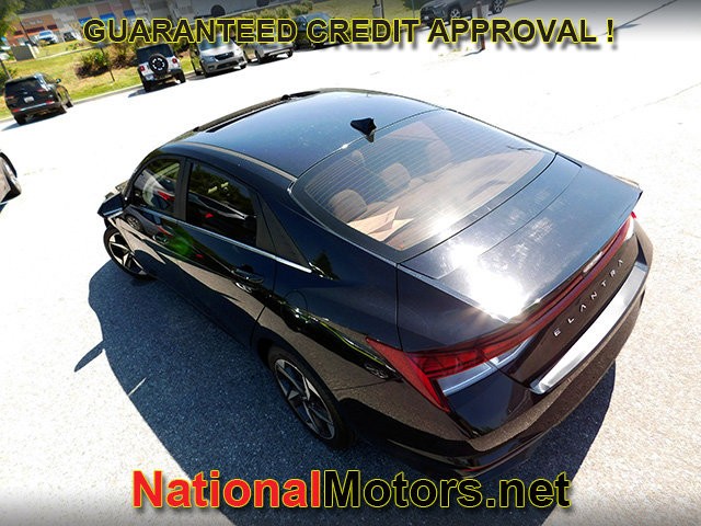 Hyundai Elantra Vehicle Full-screen Gallery Image 05