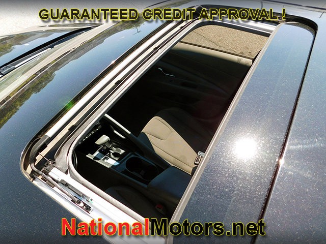 Hyundai Elantra Vehicle Full-screen Gallery Image 06