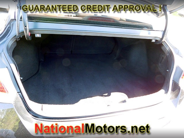 Hyundai Elantra Vehicle Full-screen Gallery Image 07