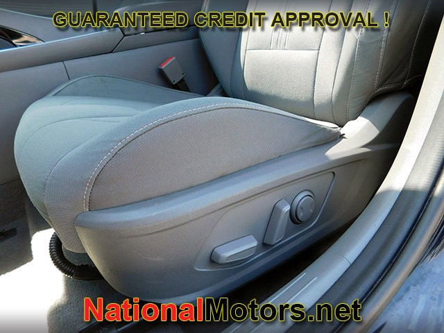 Hyundai Elantra Vehicle Full-screen Gallery Image 13