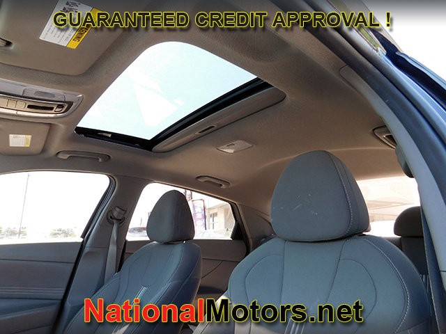 Hyundai Elantra Vehicle Full-screen Gallery Image 14