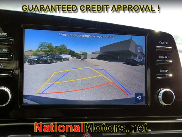 Hyundai Elantra Vehicle Full-screen Gallery Image 16