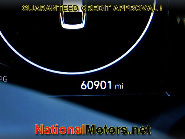 Hyundai Elantra Vehicle Full-screen Gallery Image 19