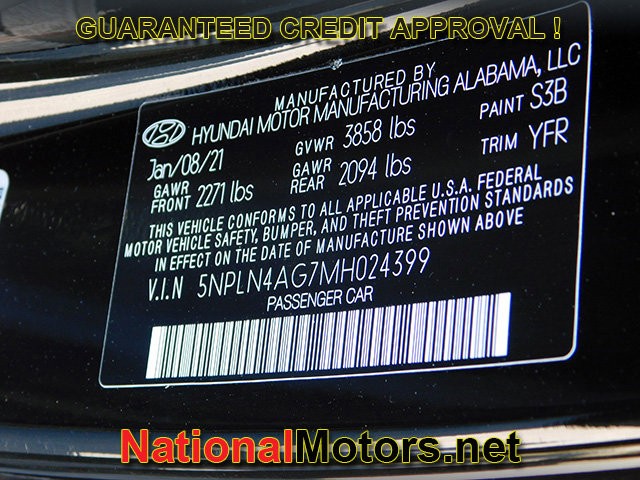 Hyundai Elantra Vehicle Full-screen Gallery Image 22
