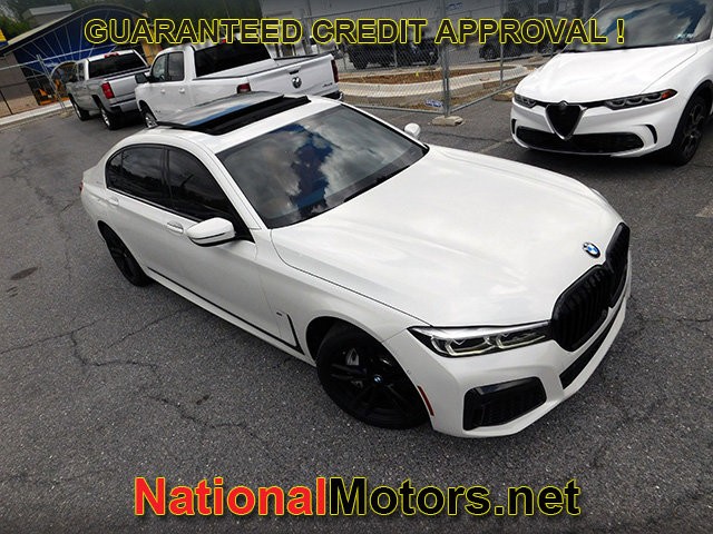 BMW 7 Series Vehicle Full-screen Gallery Image 02