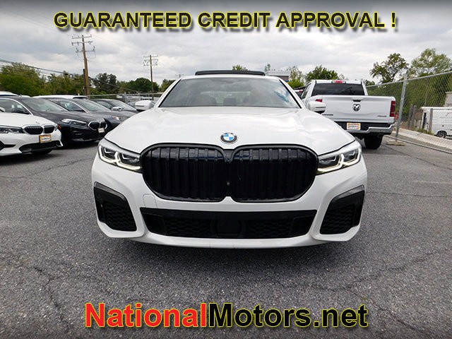 BMW 7 Series Vehicle Full-screen Gallery Image 03