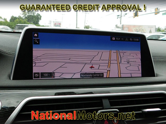 BMW 7 Series Vehicle Full-screen Gallery Image 18