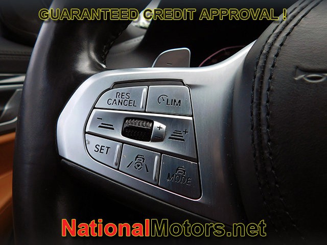 BMW 7 Series Vehicle Full-screen Gallery Image 23