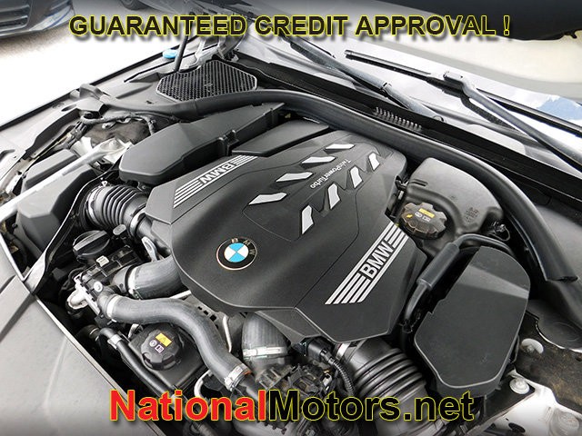 BMW 7 Series Vehicle Full-screen Gallery Image 26