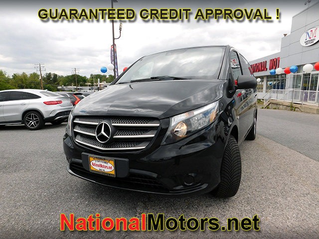 Mercedes-Benz Metris Passenger Van Vehicle Full-screen Gallery Image 02