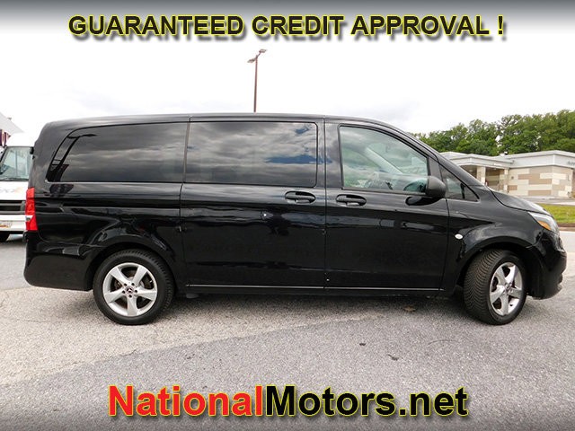 Mercedes-Benz Metris Passenger Van Vehicle Full-screen Gallery Image 03