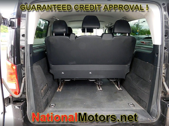 Mercedes-Benz Metris Passenger Van Vehicle Full-screen Gallery Image 05