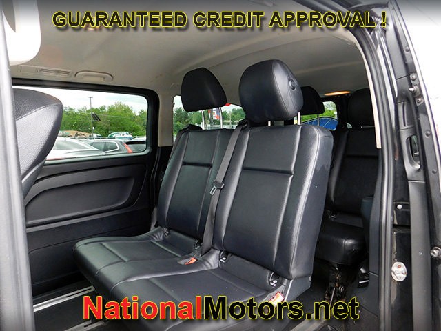 Mercedes-Benz Metris Passenger Van Vehicle Full-screen Gallery Image 06