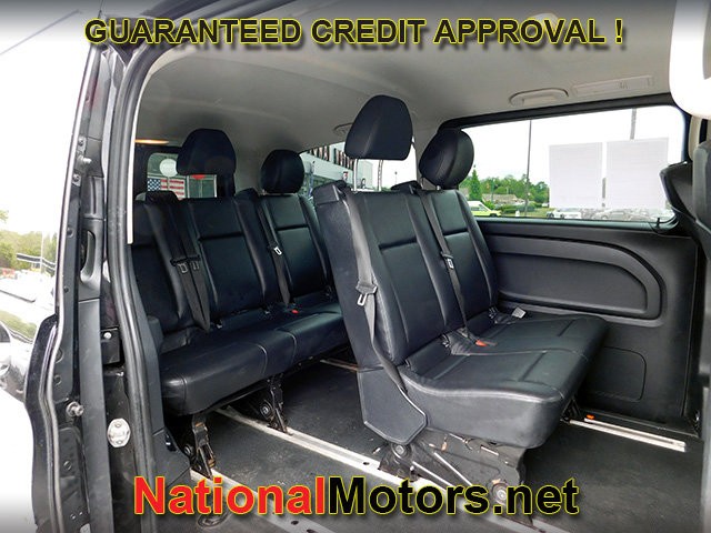 Mercedes-Benz Metris Passenger Van Vehicle Full-screen Gallery Image 07