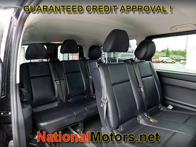 Mercedes-Benz Metris Passenger Van Vehicle Full-screen Gallery Image 08