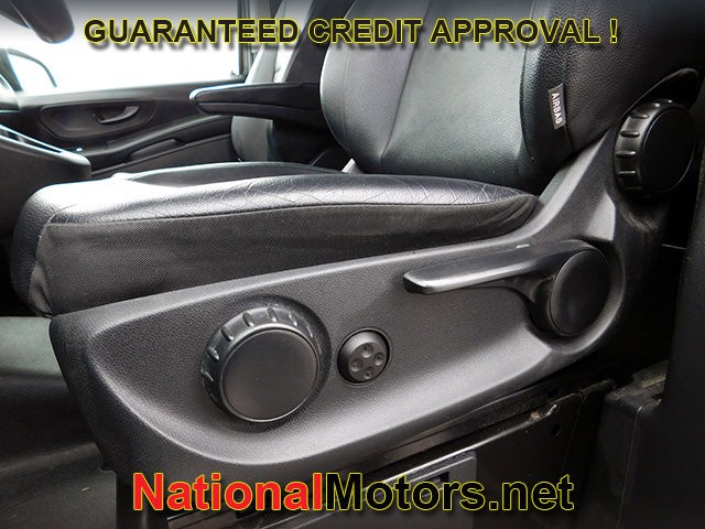 Mercedes-Benz Metris Passenger Van Vehicle Full-screen Gallery Image 11
