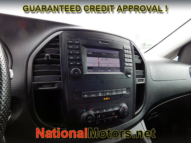 Mercedes-Benz Metris Passenger Van Vehicle Full-screen Gallery Image 12