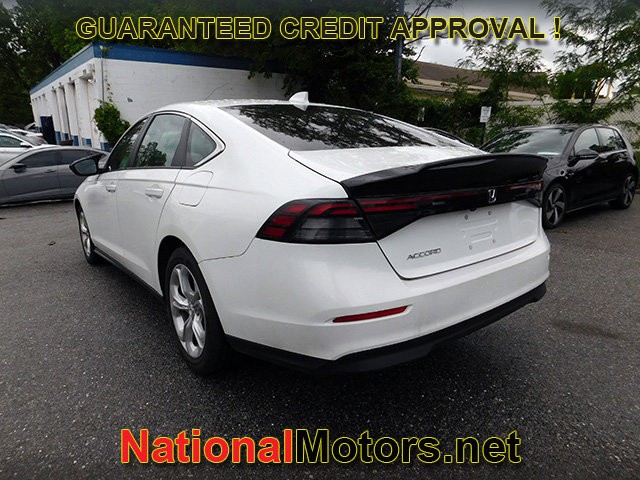 Honda Accord Sedan Vehicle Full-screen Gallery Image 04