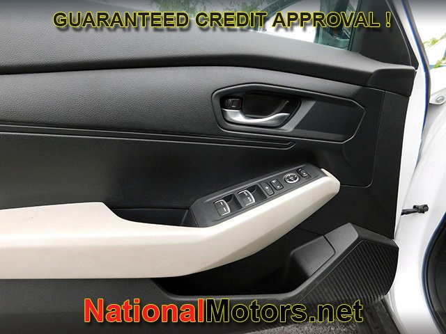 Honda Accord Sedan Vehicle Full-screen Gallery Image 09