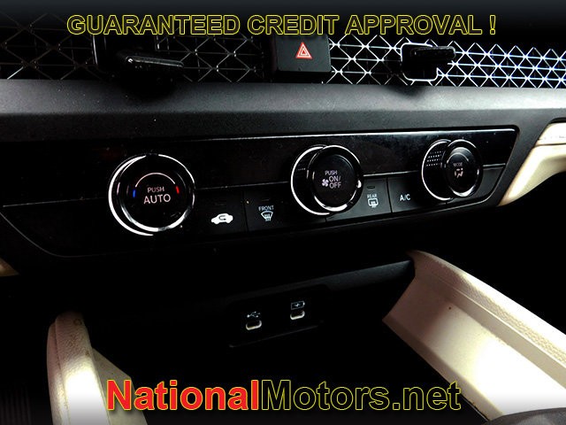 Honda Accord Sedan Vehicle Full-screen Gallery Image 13