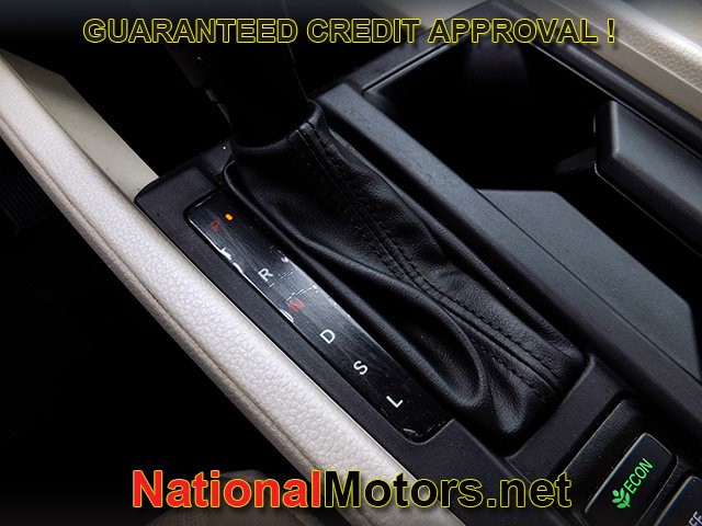 Honda Accord Sedan Vehicle Full-screen Gallery Image 14