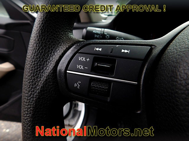 Honda Accord Sedan Vehicle Full-screen Gallery Image 16