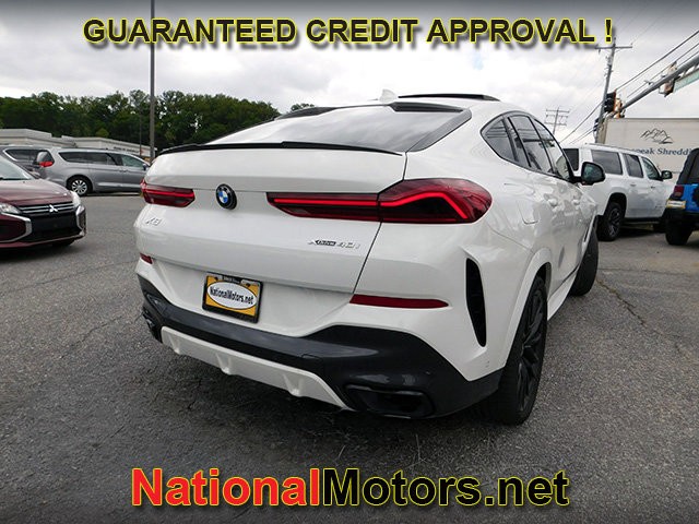 BMW X6 Vehicle Full-screen Gallery Image 05