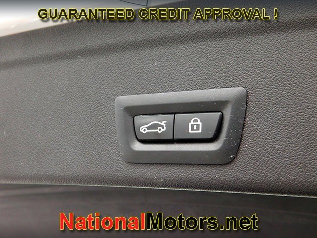 BMW X6 Vehicle Full-screen Gallery Image 09