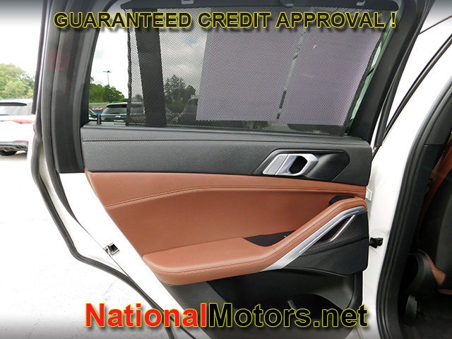 BMW X6 Vehicle Full-screen Gallery Image 10