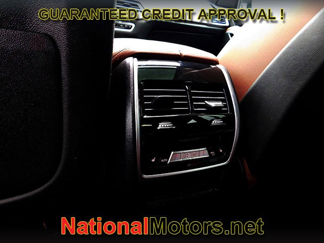 BMW X6 Vehicle Full-screen Gallery Image 12