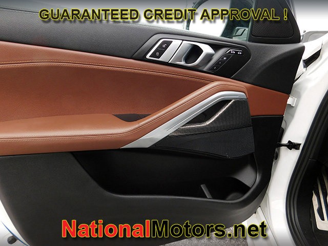 BMW X6 Vehicle Full-screen Gallery Image 14